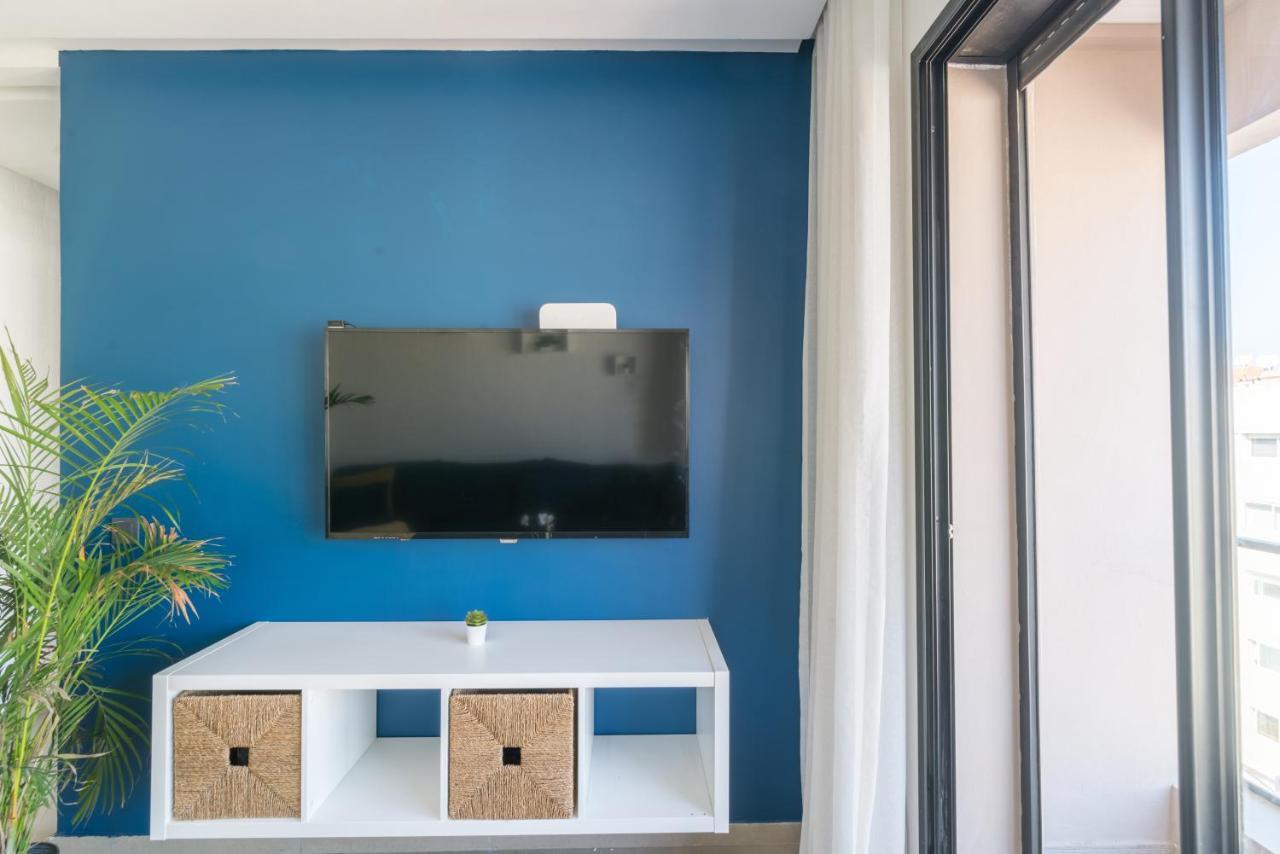 Spectacular 2 Bedrooms In The Heart Of